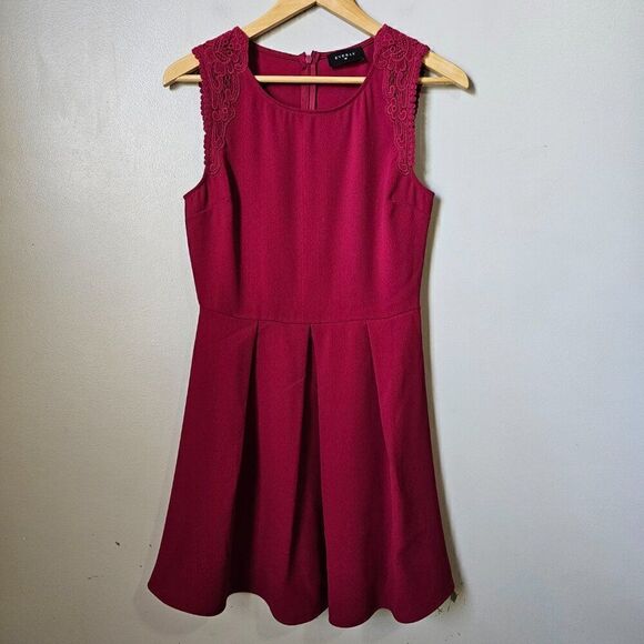 EUC LIKE NEW EVERLY FUSCHIA PINK LACED SHOULDERS PLEATED SHORT SKATER DRESS SZ S - Picture 1 of 15